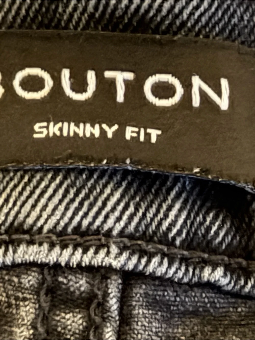 Bouton skinny fit